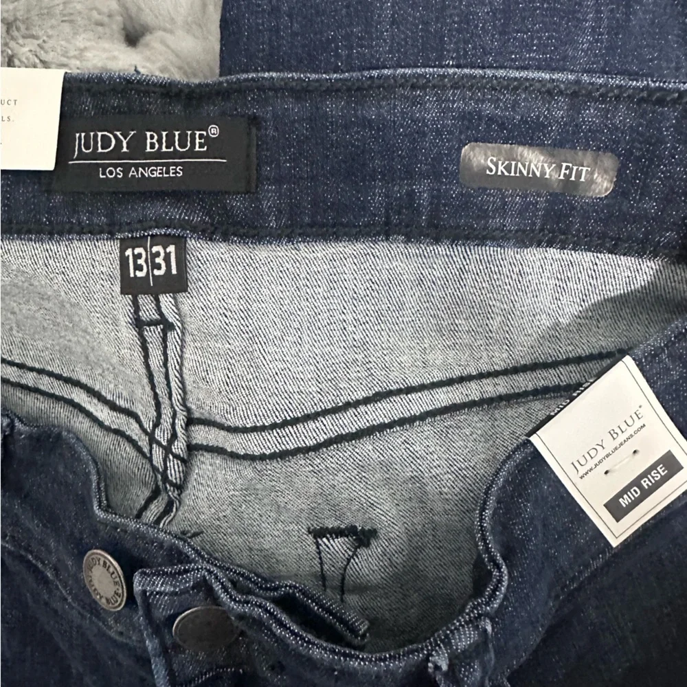 Judy Blue Mid Rise Skinny Dark Wash Jeans, Raw Hem - size 31